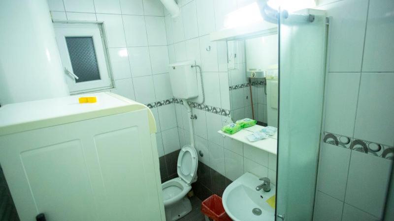 Private Cozy Room 2 With Shared Kitchen In Appartment เบลเกรด ภายนอก รูปภาพ